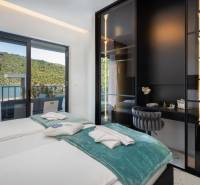 Bedroom in a villa with a terrace and a view of nature and the lake.