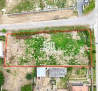 Lands - housing in Bardoňovo with an area of 1365 m², bordered by a red line.