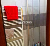 Shower corner and towel rack in a 3-room apartment with the inscription Haloreality.
