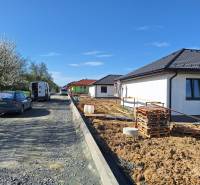 Construction of family houses in Vyšná Šebastová, Prešov. Work is taking place alongside the road.