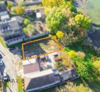 Plots - living in Jahodná by the river, lined with trees and rich greenery.