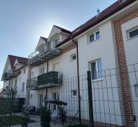 Exterior of the building with balconies and gardens, 3-room apartment in Tomášikovo.