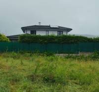 A plot in Limbach for living with grass cover and fencing.