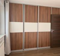 The 4-room apartment has built-in wardrobes and flooring with a wood decor.