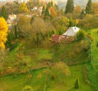 Autumn landscape in Banská Štiavnica with extensive plots for living and natural surroundings.