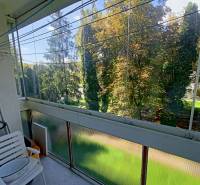 A balcony in a 2-room apartment with a view of trees in the town of Martin, Severná.