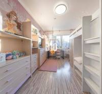 Children's room in a family house with a bunk bed and a floor with a wooden decor.