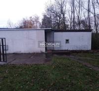 Recreational plots in Nitrianske Rudno with a simple structure surrounded by nature and trees.