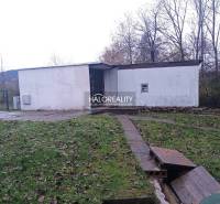 Recreational land in Nitrianske Rudno with a building surrounded by nature and a grassy plot.