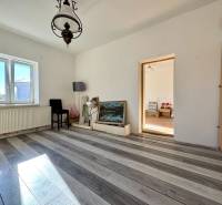 A room in a family house with a lamp, a painting, and a wooden decor floor.