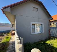 A family house on Varovecká Street in Družstevná pri Hornáde with a grassy garden and a metal fence.