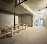 Construction business premises with a concrete ceiling and Egyptian paintings on the walls.