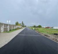 New asphalt road on Bučuháza Street in Šamorín, Residential plots, next to the sidewalk.