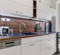 Kúpte si UNIKÁTNY 2i byt (MOŽNOSŤ 3i), LODŽIA, KLÍMA a VEĽKÁ PIVNICA