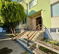 Entrance to the apartment building in Topoľčany with passage to the studio apartment.