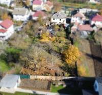 A family house on Ortášska Street in Nižná Hutka with a large garden and autumn vegetation.