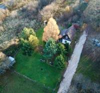 An aerial view of a cottage in Štitáre surrounded by greenery and trees.