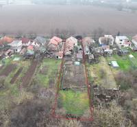 Aerial view of family houses and plots in Hokovce surrounded by agricultural landscape.