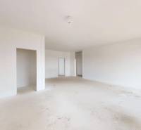 Sure, please provide the text you want translated into English.