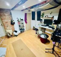Music room in the cabin with a wooden decor floor, equipped with instruments and a mixing console.