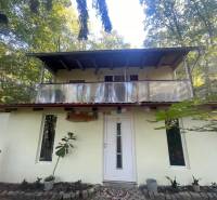 A cottage in Kučišdorská Valley in Pezinok, surrounded by forest with a spacious terrace.