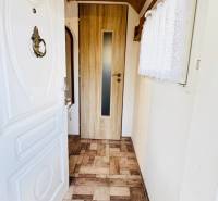 A cabin with a wooden ceiling and a floor with a wooden decor in a cozy interior.