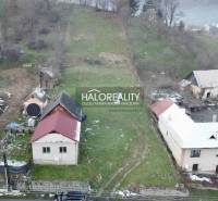 Family houses in Klenovec with spacious gardens and surrounding greenery.