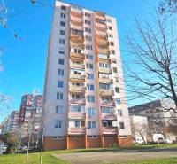 Apartment building on Jesenského 2 in Senec shows a 3-room apartment with a balcony.