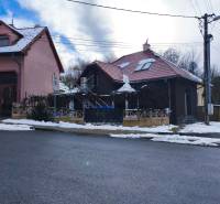 A family house on Rudlovská Road in Banská Bystrica with a red roof and snow.