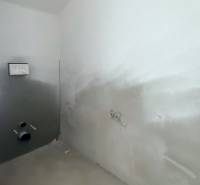 A partially furnished bathroom in a family house, ready for the installation of sanitary equipment.