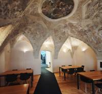 Interior of gastronomic spaces with an ornamental ceiling and a floor with a wooden decor.