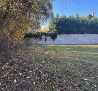 A grassy plot on Karpatská Street in Marianka, suitable for living.