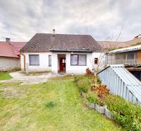 Family house on SNP Street in Veľké Leváre with a garden and a shelter.
