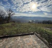A cottage in Šahy with a view of the landscape, tiles, and a sunlit sky.