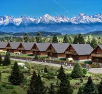 Construction of houses in Nová Lesná with a view of the snow-capped peaks of the Tatras.
