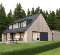 A wooden house in the village of Tajov surrounded by forest, ideal for development plots.