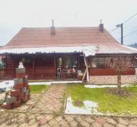 A family house in Predmier in Turzovka with wooden cladding and a snow-covered roof.