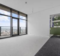 A bright room with large windows and a panoramic view, 4-room apartment.