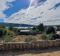 View of greenery and the sea in Pridraga from a family house with a stone fence.