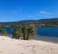 A beach with a sea view and greenery in Pridraga, suitable for a family house.