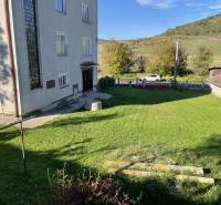 A family house in Hajnáčka with a spacious green yard and a view of the surrounding nature.