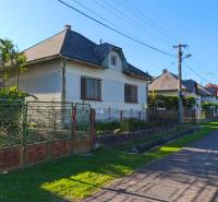 A family house in Čebovce, with a garden and an unconventional gate in a quiet street.