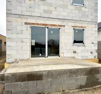 Construction of a family house on Hviezdna Street in Čaňa with an unfinished facade and a terrace.