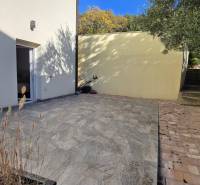 A garden with a 3-room apartment in Crikvenica with a paved terrace and greenery.