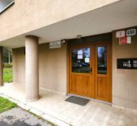 Entrance area to the apartment building on Matice Slovenskej Street in Prešov with two columns.
