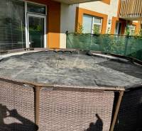 Balcony and inflatable pool at the apartment on Bystrická Street in Devínska Nová Ves.