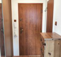 Entrance area in a one-bedroom apartment with a chest of drawers and a mirrored wardrobe.