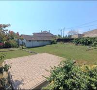 A garden at a family house in Veľká Ida with paving and flowers.