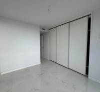 A room in a 3-room apartment with white walls and a marble-effect floor.