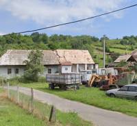 A family house in Nenince with means of transport and greenery in the surroundings.
